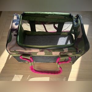 Never used Roverlund pet carrier with removable leash